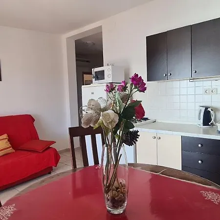 Apartment And Meri Zavala