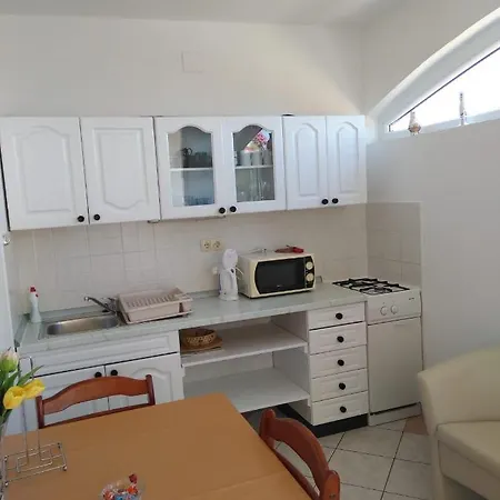 And Meri Apartment Zavala