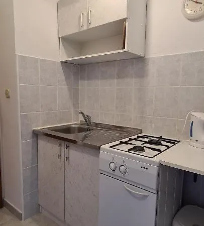 Apartment And Meri Zavala