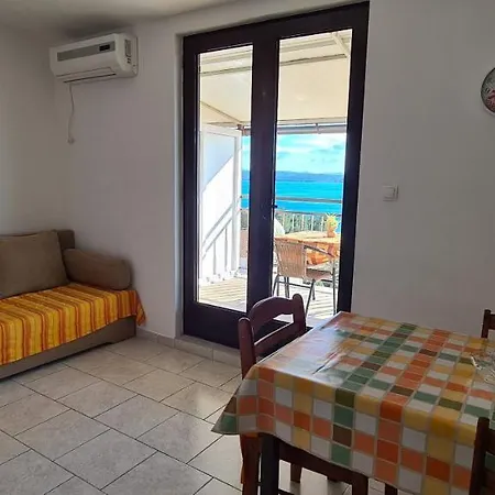 Apartment And Meri Zavala