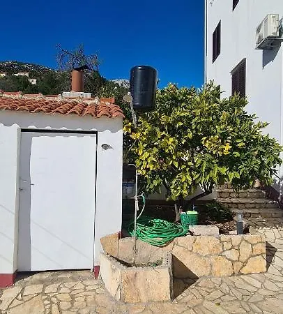 Apartment And Meri Zavala