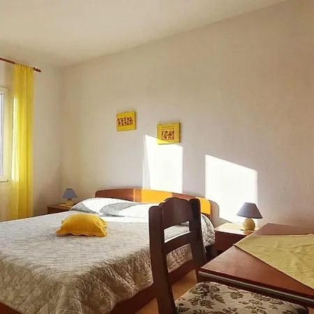 Apartment And Meri *